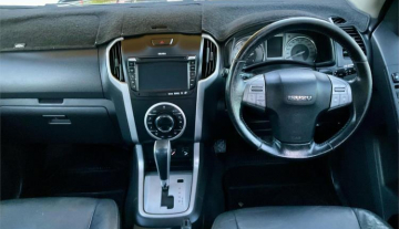 black isuzu mux 9.jpg